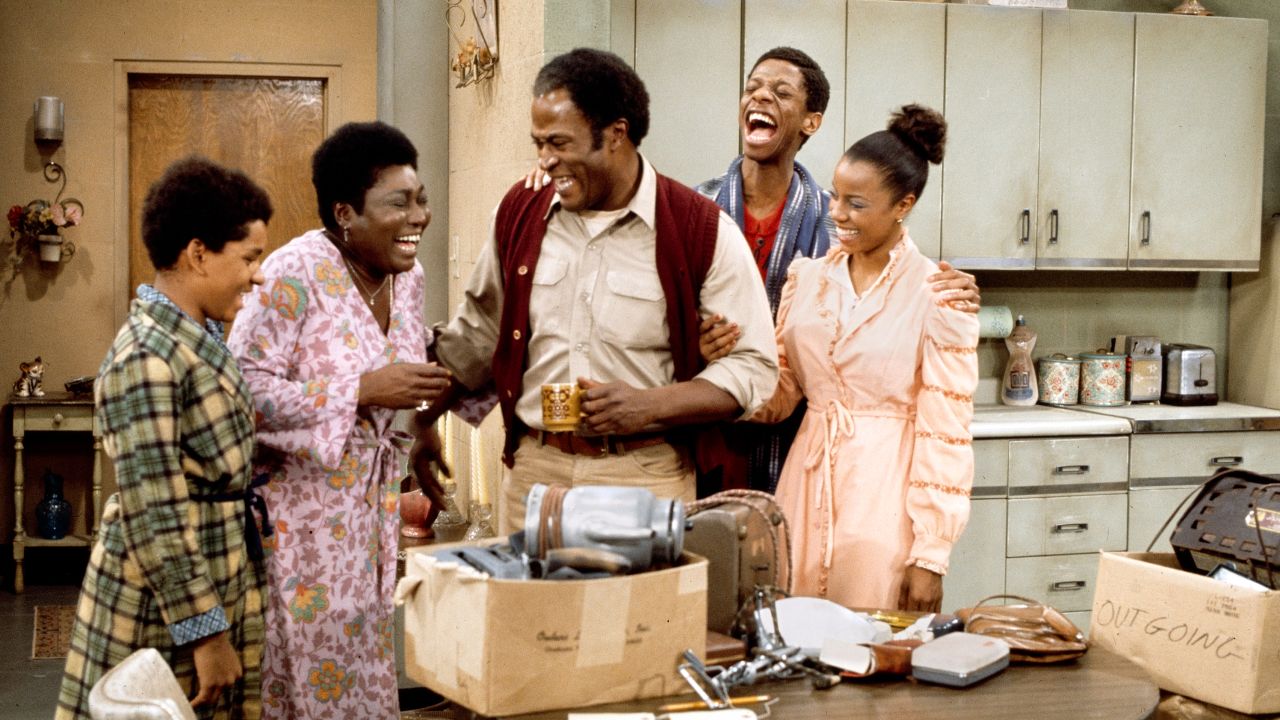 Good Times, a CBS television situation comedy. Premiere episde, February 8, 1974. Pictured from left is Ralph Carter (as Michael Evans), Esther Rolle (as Florida Evans), John Amos (as James Evans, Sr.), Jimmie Walker (as James 'J.J.' Evans, Jr.), BernNadette Stanis (as Thelma Evans).