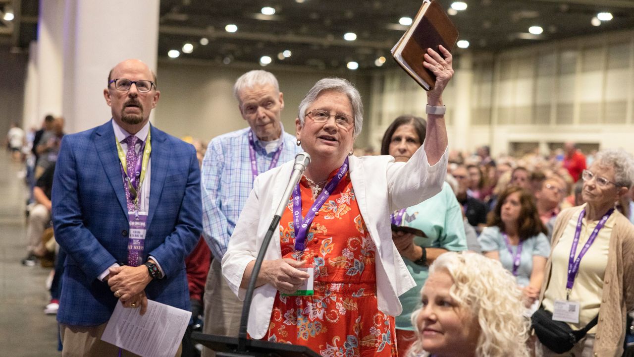 Linda Barnes Popham, the pastor of Fern Creek Baptist Church, holds up a Bible as she appeals the Southern Baptist Convention's decision to expel her church from the denomination during the church's annual meeting in New Orleans, Tuesday, June 13, 2023. Southern Baptists finalized the expulsion of two churches with female pastors on Wednesday, after a dramatic clash at their annual convention over moves by an ultraconservative wing on multiple fronts to reverse what it sees as a liberal drift. (Christiana Botic/The New York Times)