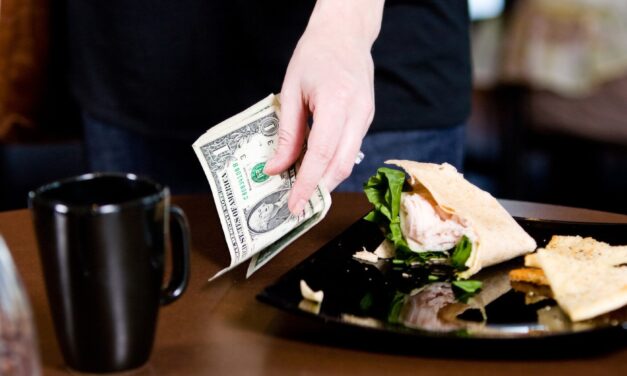 Amid push to raise Illinois’ wage for tipped workers, study shows servers’ tips would decrease