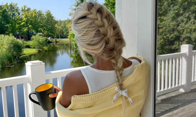 How To Wear A Bow In Your Hair Without Looking Like You’re In First Grade Again