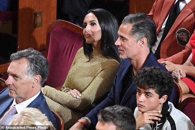 Vanessa Bryant sits with and LA Lakers GM and VP of basketball operations Rob Pelinka