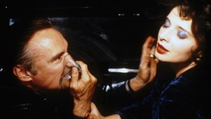 BLUE VELVET, Dennis Hopper, Isabella Rossellini, 1986. (c) De Laurentis Group/ Courtesy: Everett Collection.