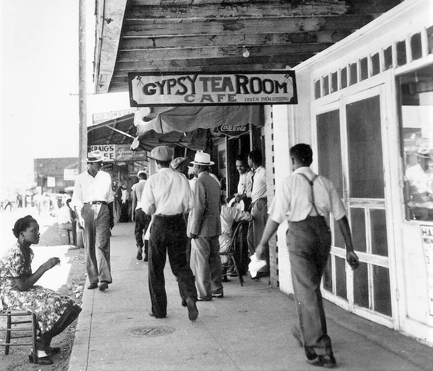 The original Gypsy Tea Room Cafe in Deep Ellum in the '30s - on Central Avenue (what is now Central Expressway) looking south toward Elm Street.