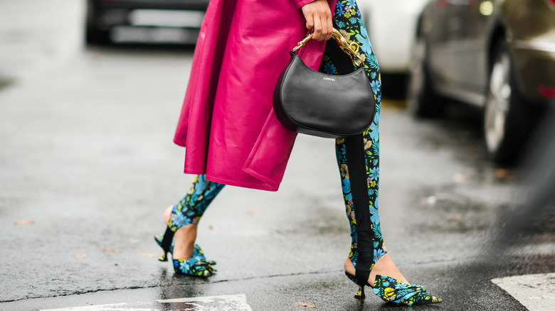 Colorful stirrup pants, matching shoes