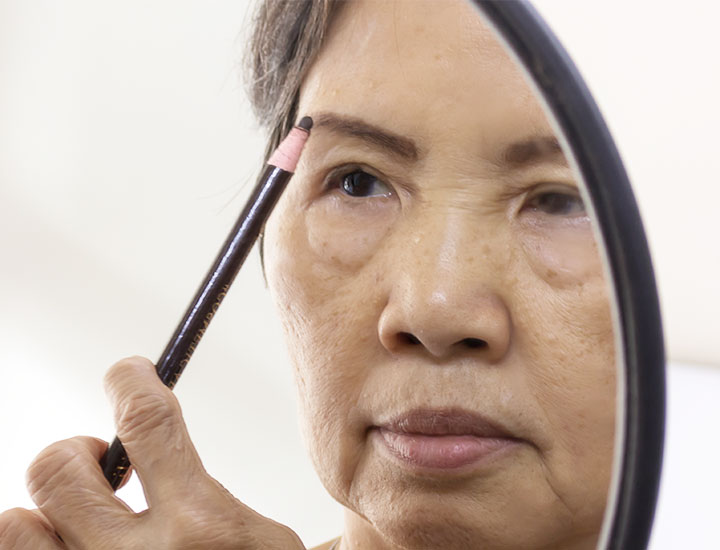 woman-applying-eyebrow-makeup