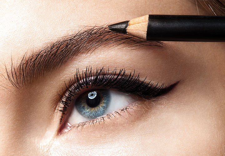 woman-putting-on-eyebrow-makeup