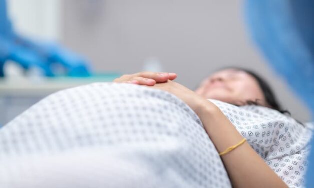 Variability in Stillbirth Risk by Gestational Age in Pregnant Women with SARS-CoV-2 Infection