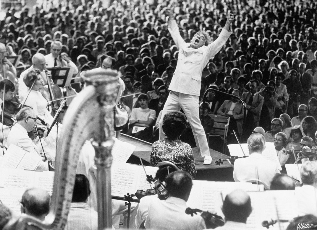 Bernstein conducting the Boston Symphony in 1970