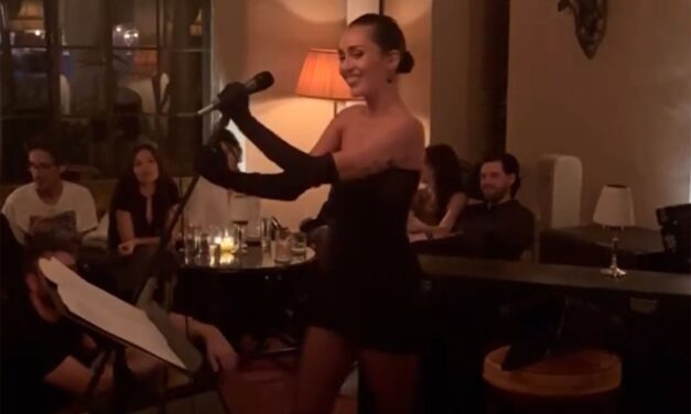 Miley Cyrus Celebrates 31st Birthday with Performance to ‘Audience of Family and Friends’: ‘I Performed for Myself’
