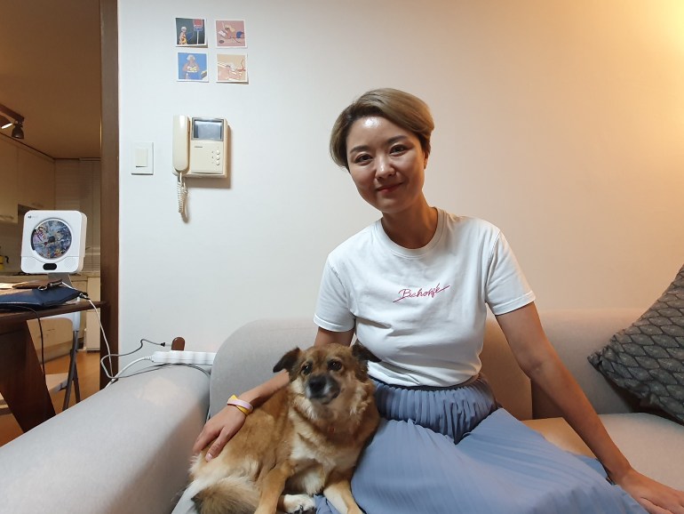 8-22: Gwak Mi-Ji posing at her home with her dog (By Hawon Jung)