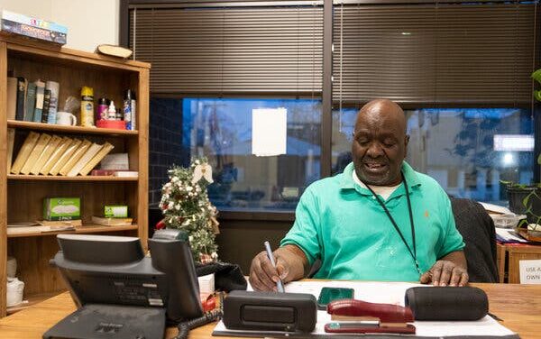 In Baltimore’s Senior Homes, Overdoses Plague a Forgotten Generation