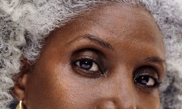 The Pros Guide to the Best Mascara for Older Women